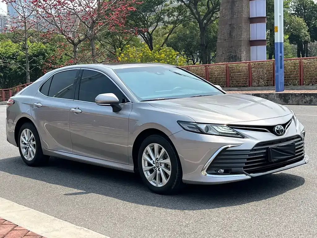 Toyota Camry — фото 7