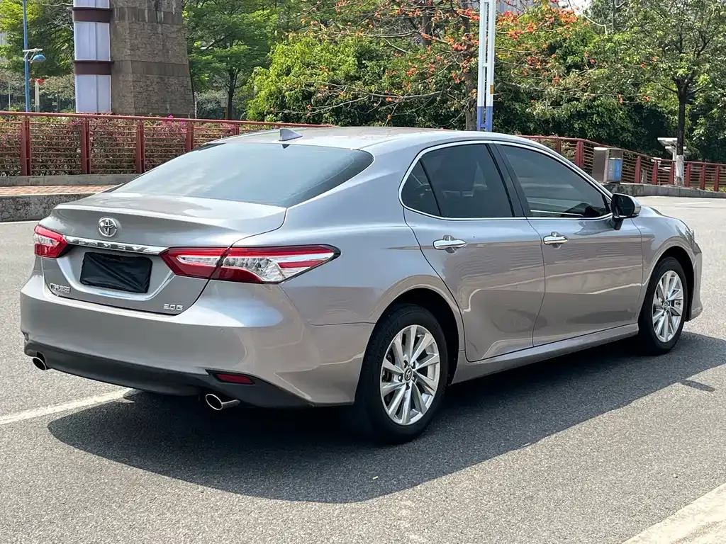 Toyota Camry — фото 9