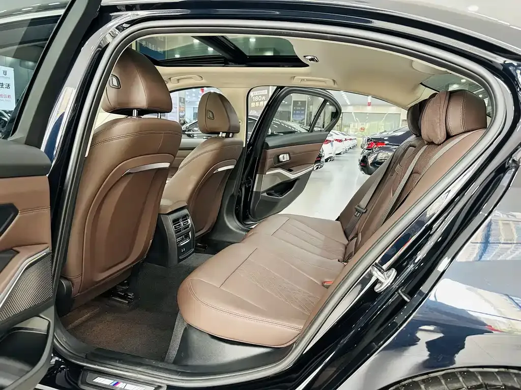 BMW 3 Series 2023 из CN, фото 4