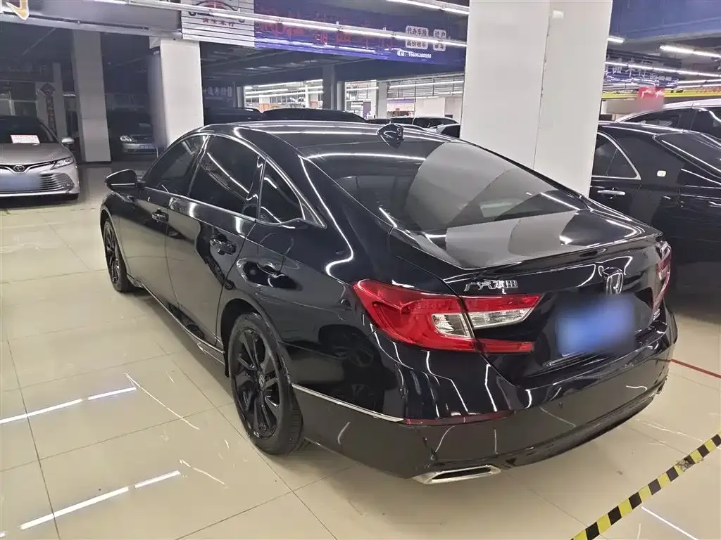 Honda Accord — фото 10