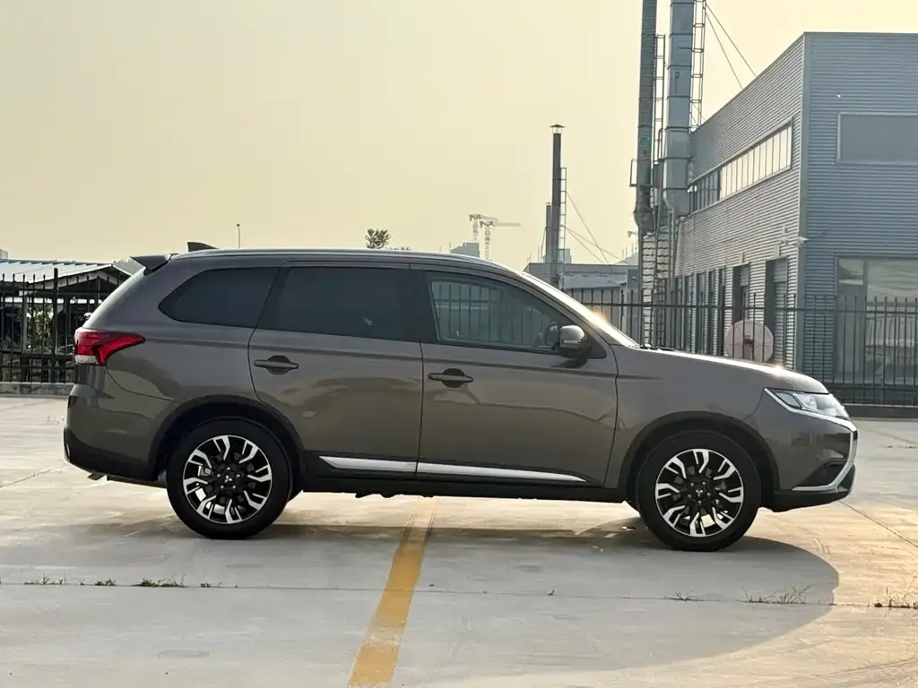 Mitsubishi Outlander 2021 из CN, фото 3