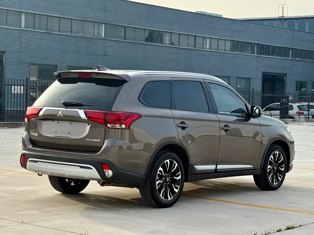 Mitsubishi Outlander 2021 из CN, фото 4