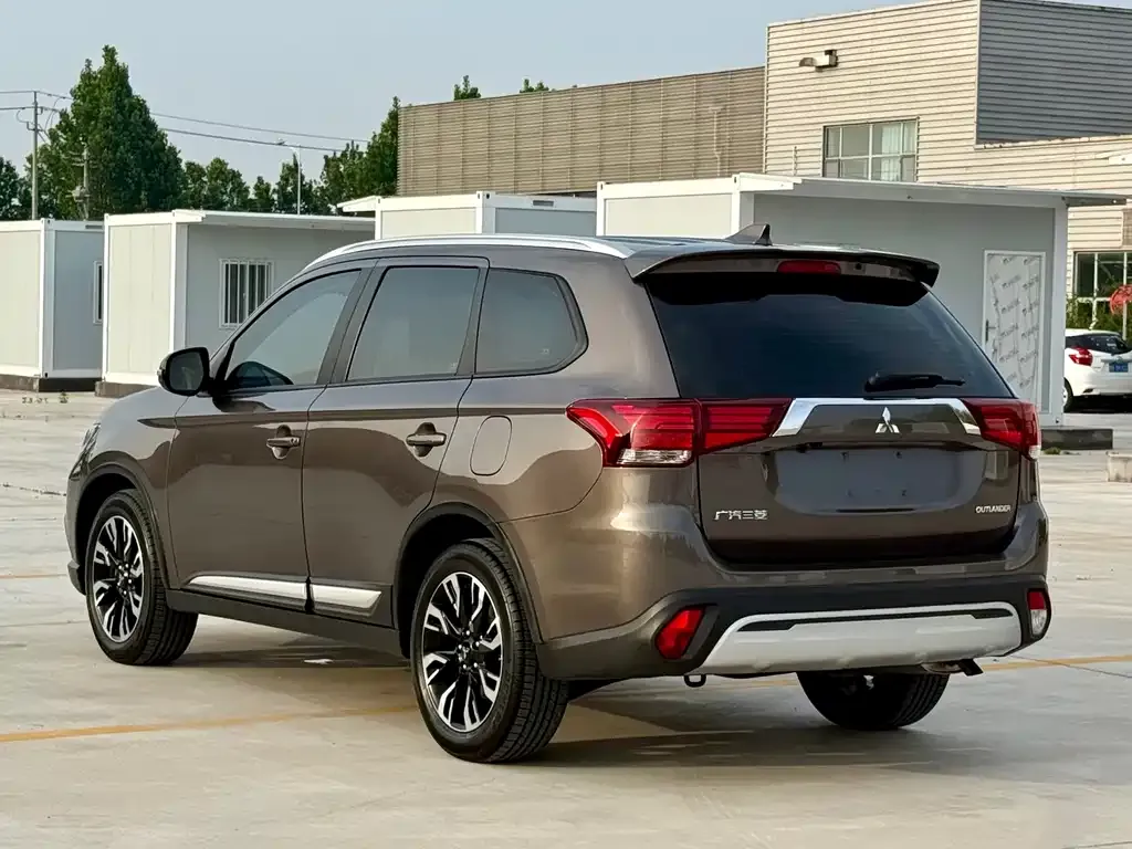 Mitsubishi Outlander 2021 из CN, фото 9