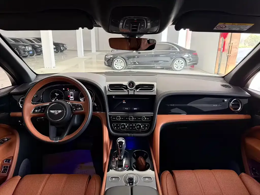 Bentley Bentayga 2024 из CN, фото 10