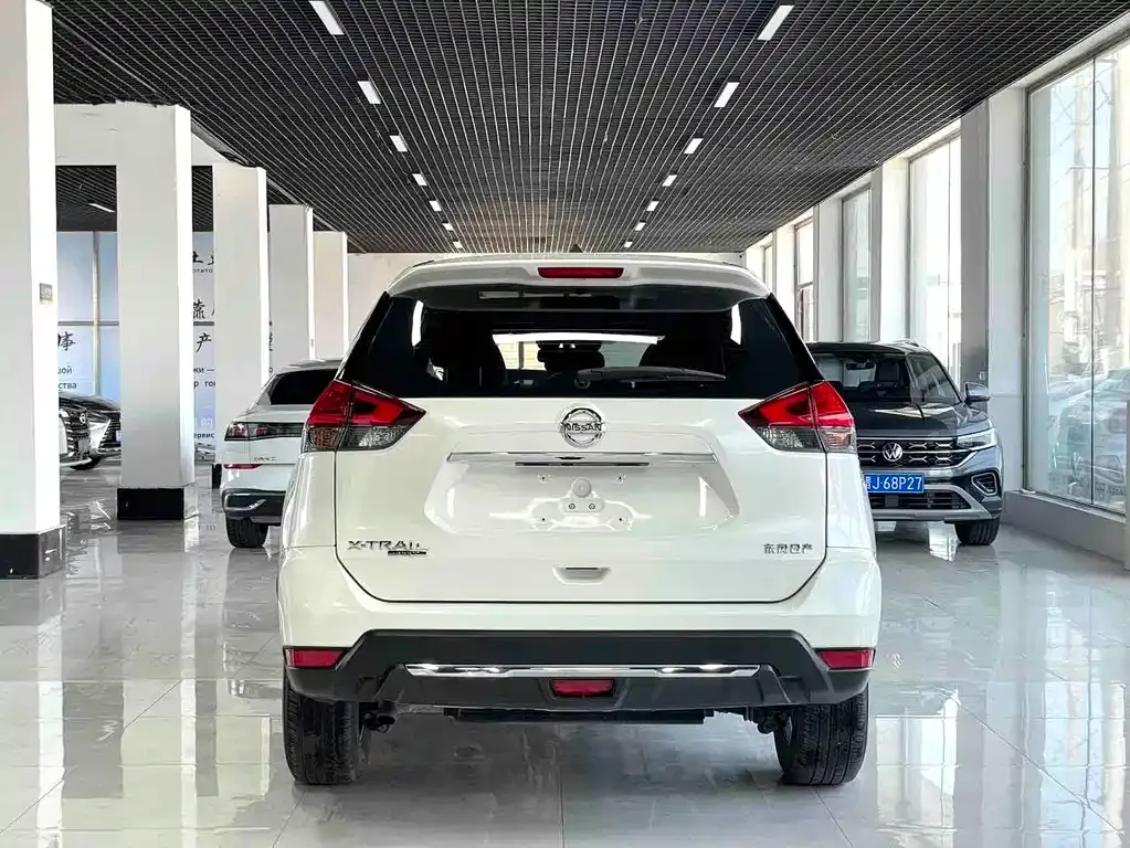 Nissan X-Trail — фото 9