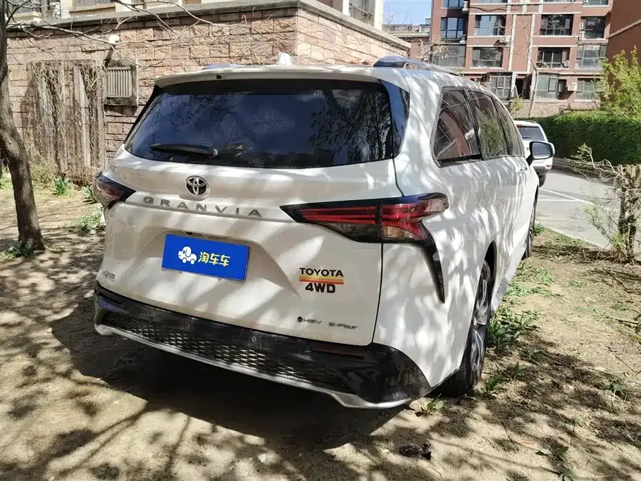 Toyota Granvia — фото 9