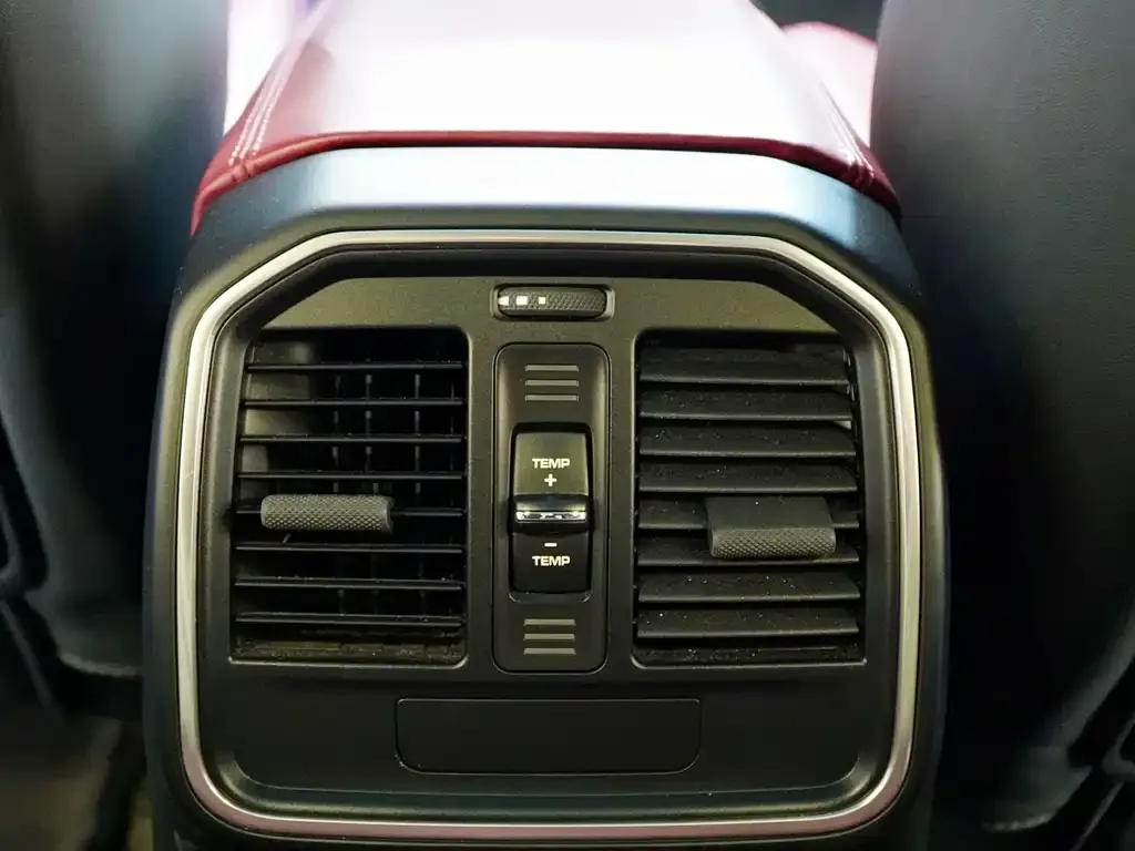 Porsche Macan 2024 из CN, фото 4