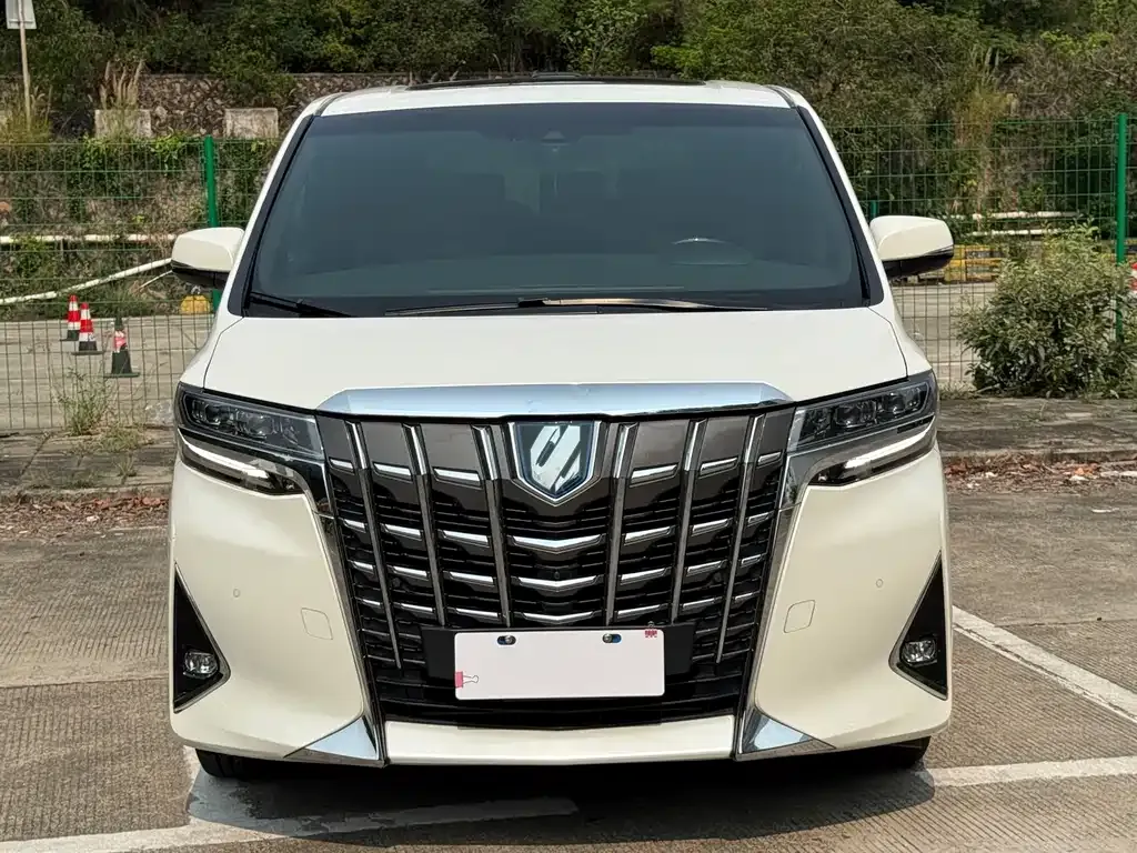 Toyota Alphard 2023 из CN, фото 1