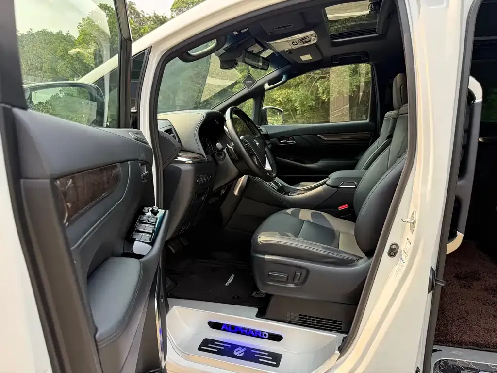 Toyota Alphard 2023 из CN, фото 5