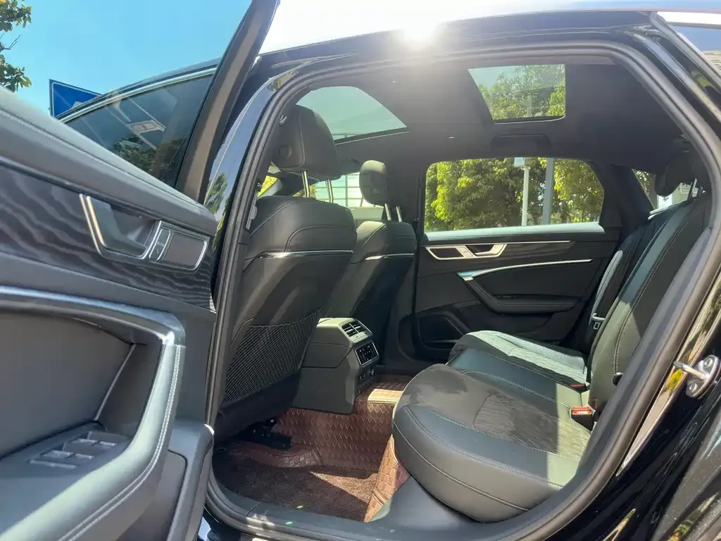 Audi A6L 2024 из CN, фото 5
