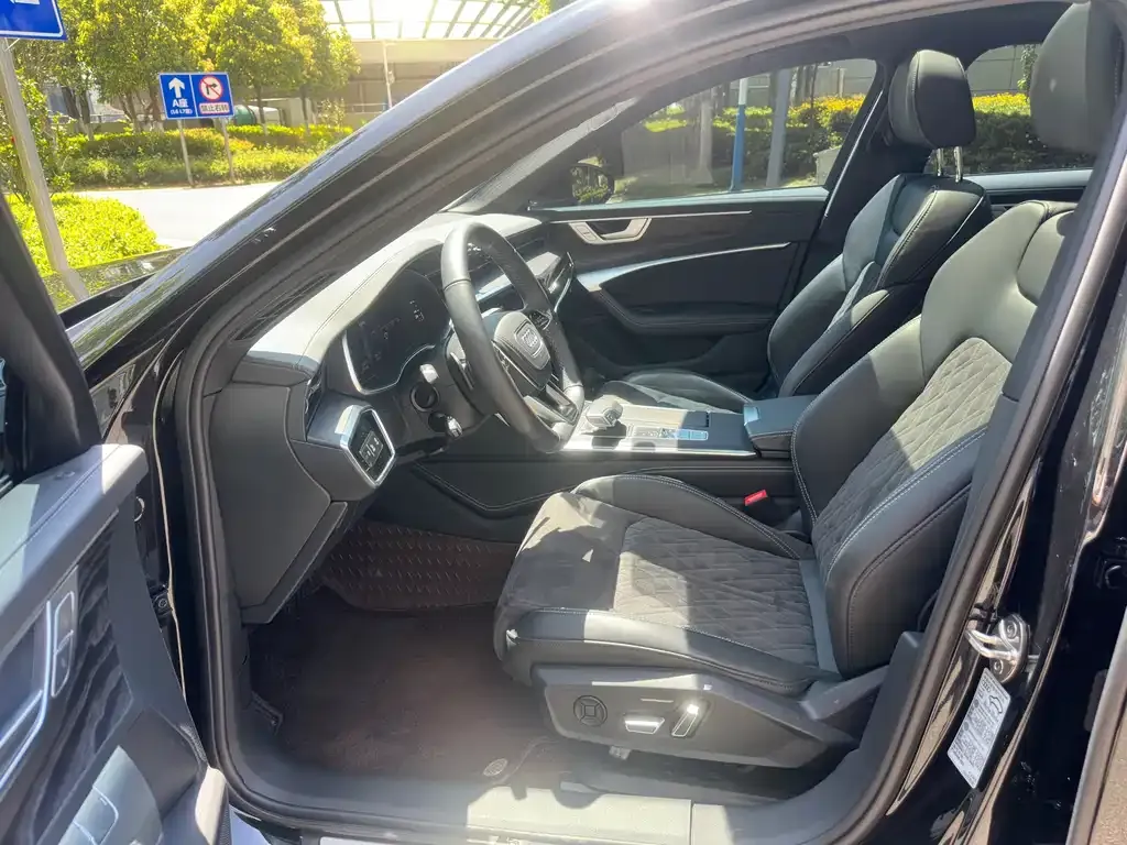 Audi A6L 2024 из CN, фото 2