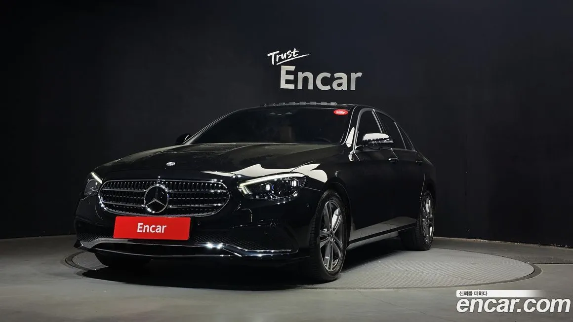 Mercedes-Benz E-Class — фото 1
