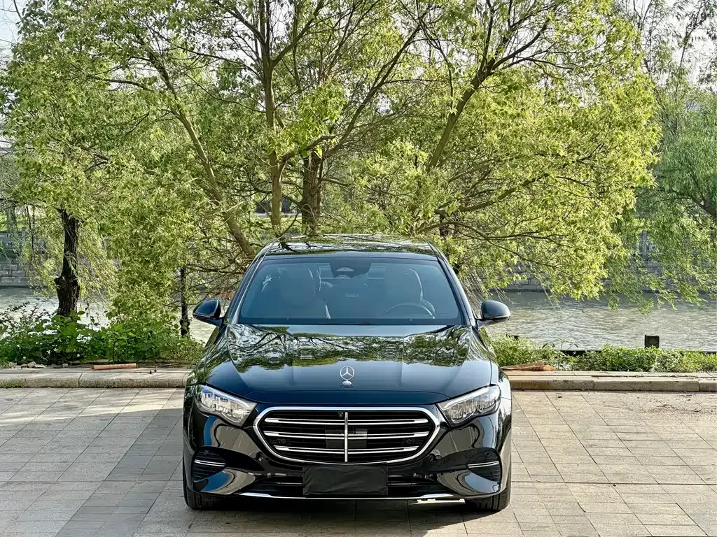 Mercedes-Benz E-Class — фото 7