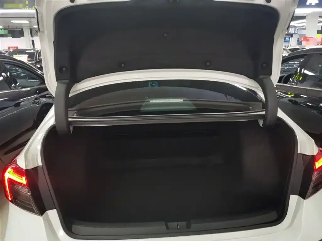 Honda Civic 2023 из CN, фото 10