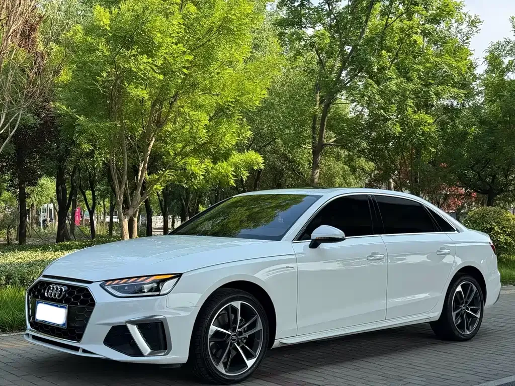 Audi A4L 2022 из CN, фото 1