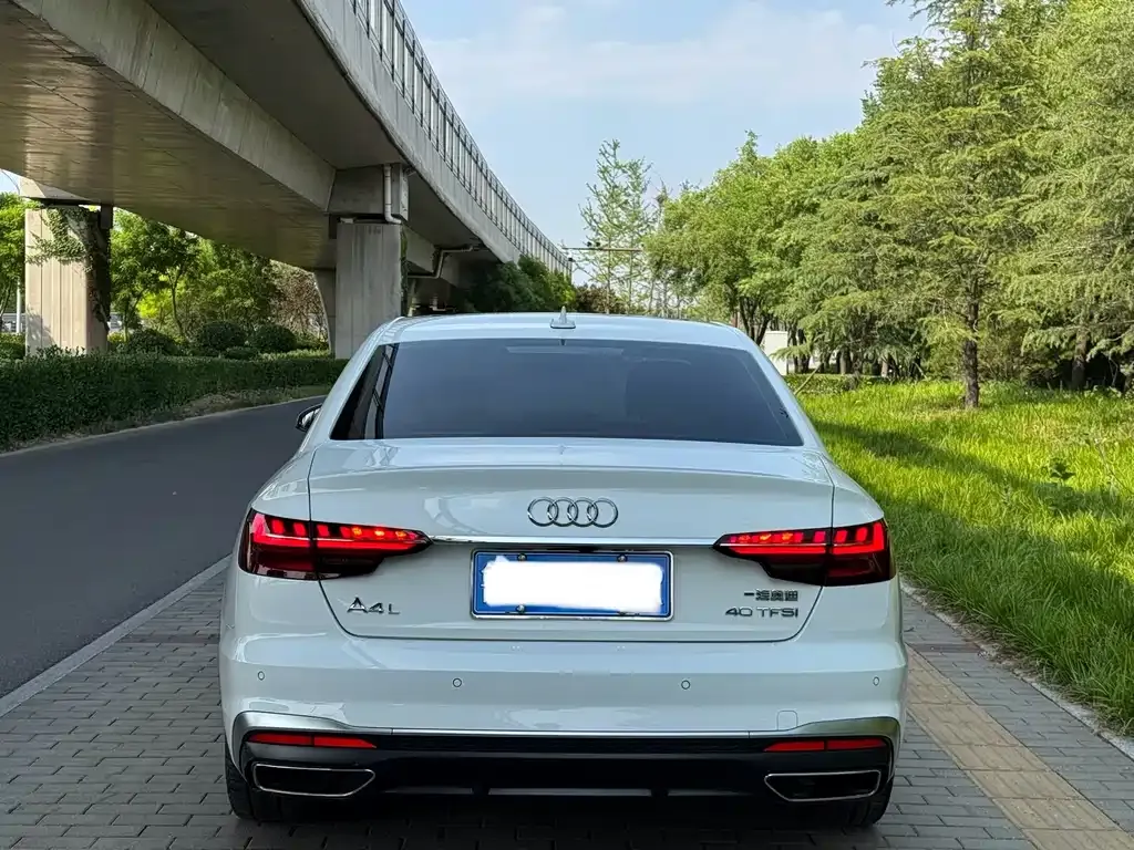 Audi A4L 2022 из CN, фото 8