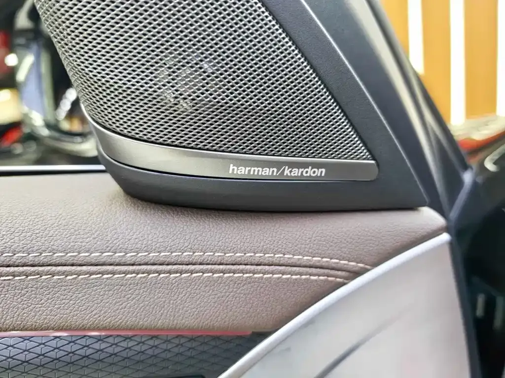 BMW 5 Series New Energy — фото 10