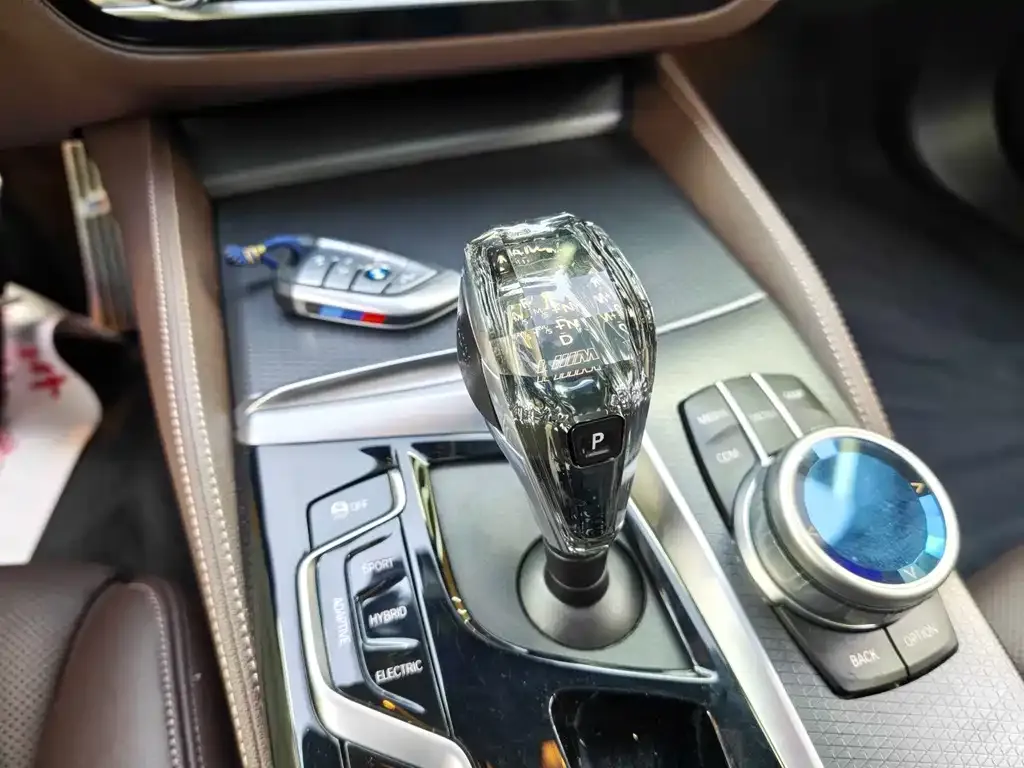 BMW 5 Series New Energy — фото 7