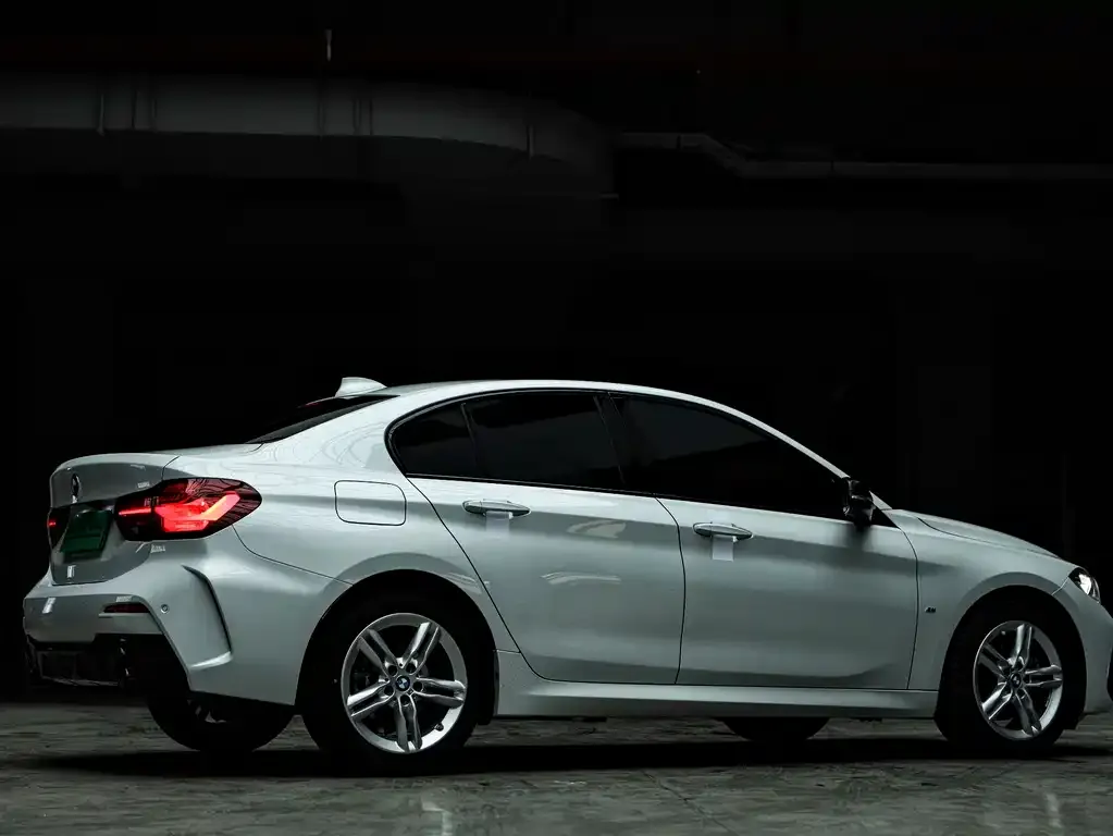 BMW 1 Series 2023 из CN, фото 8