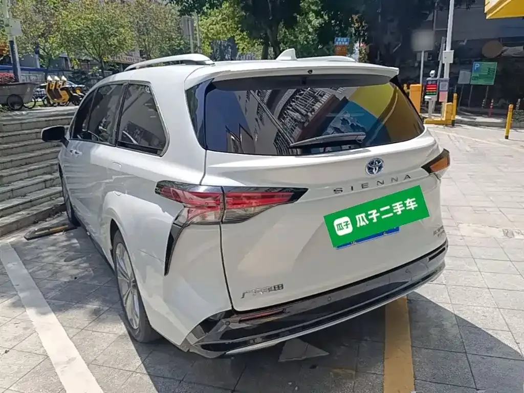 Toyota Sienna — фото 2