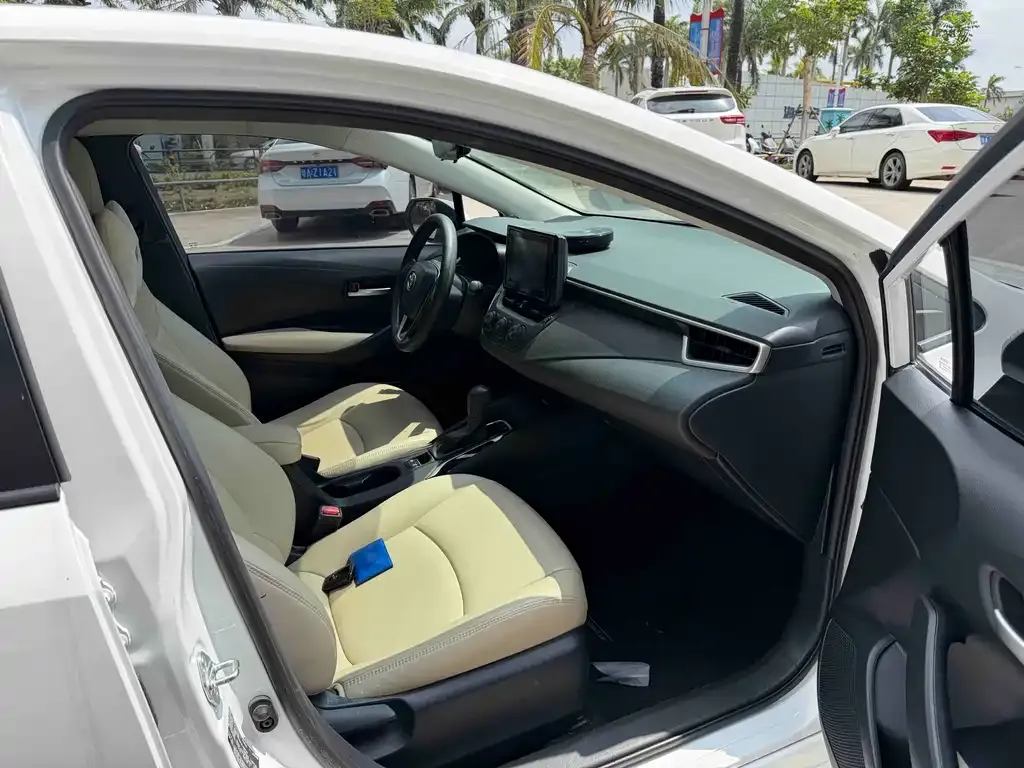 Toyota Corolla 2023 из CN, фото 2