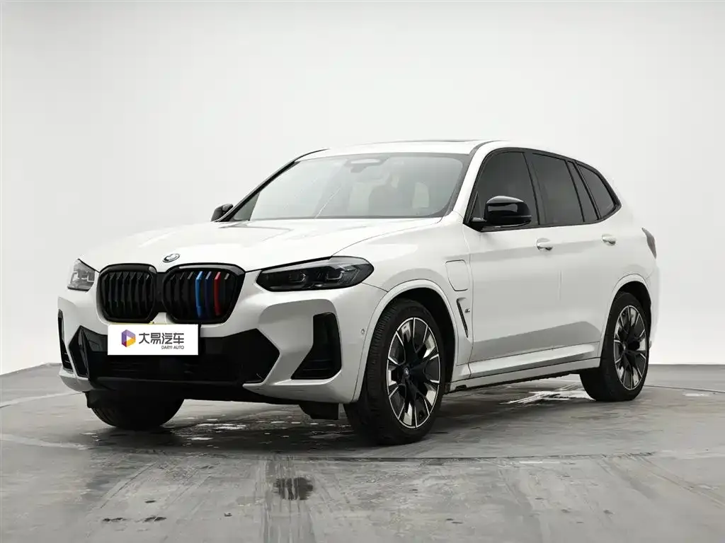 BMW iX3 — фото 1