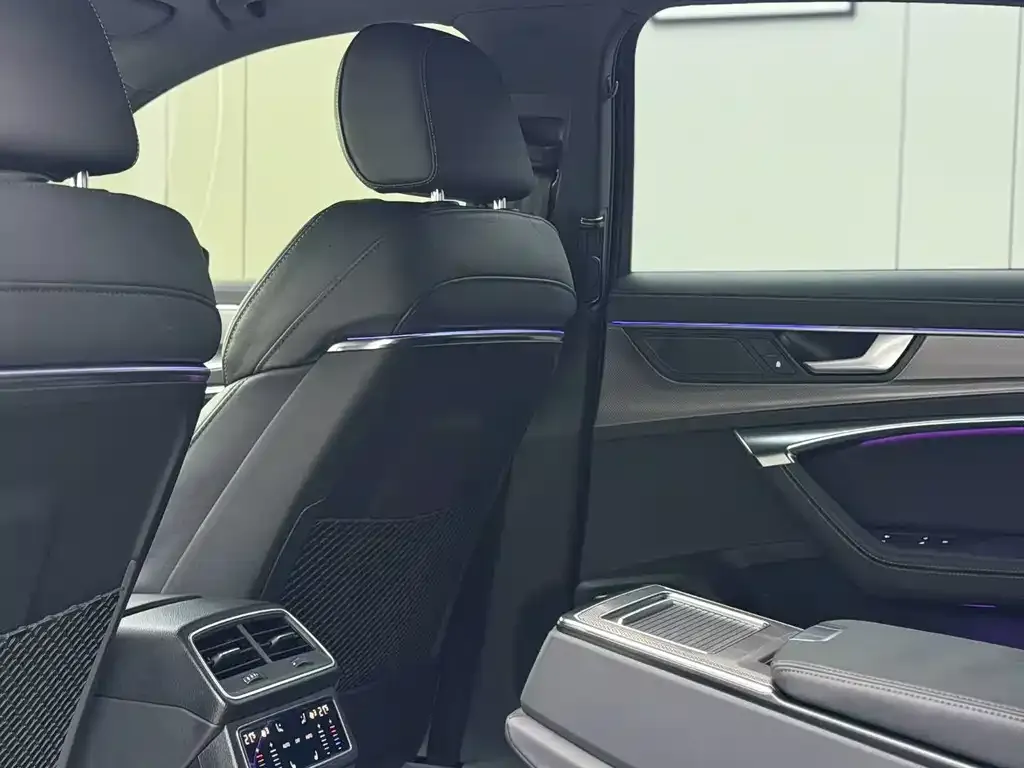 Audi A6L 2022 из CN, фото 6