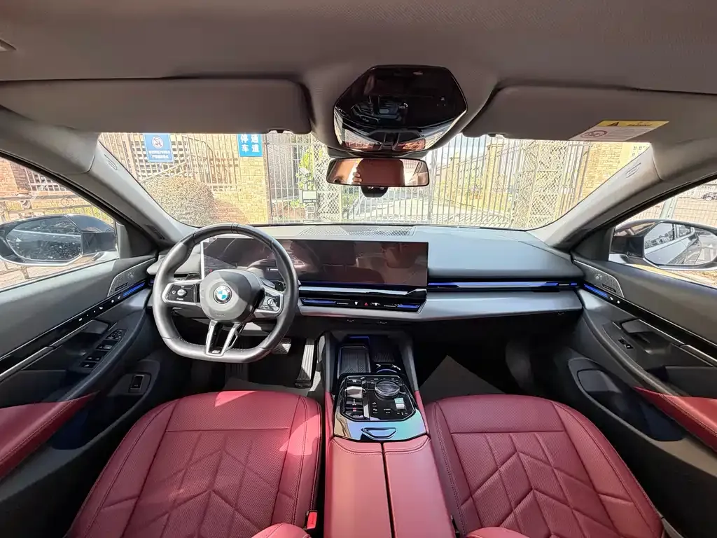 BMW 5 Series 2024 из CN, фото 3