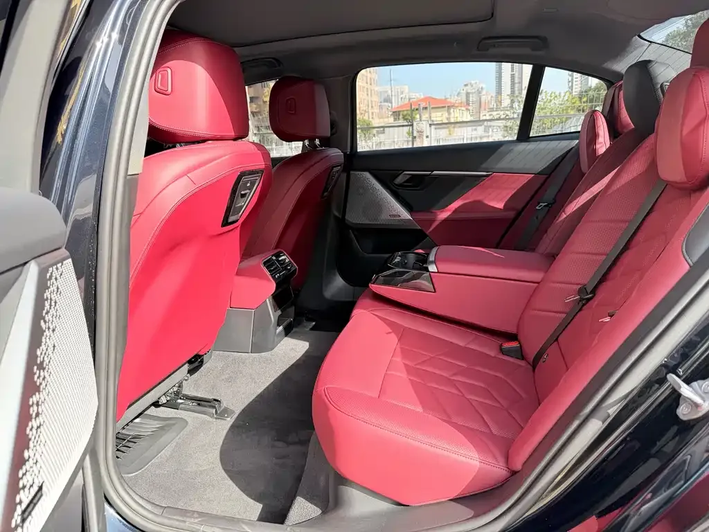 BMW 5 Series 2024 из CN, фото 2