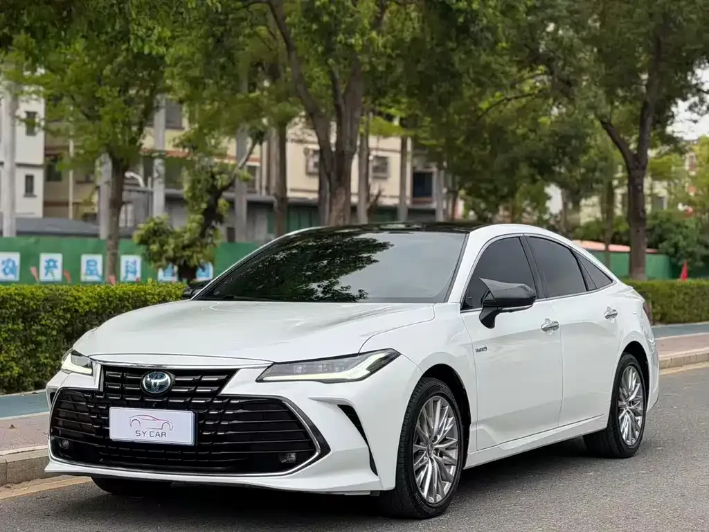 Toyota Avalon — фото 1