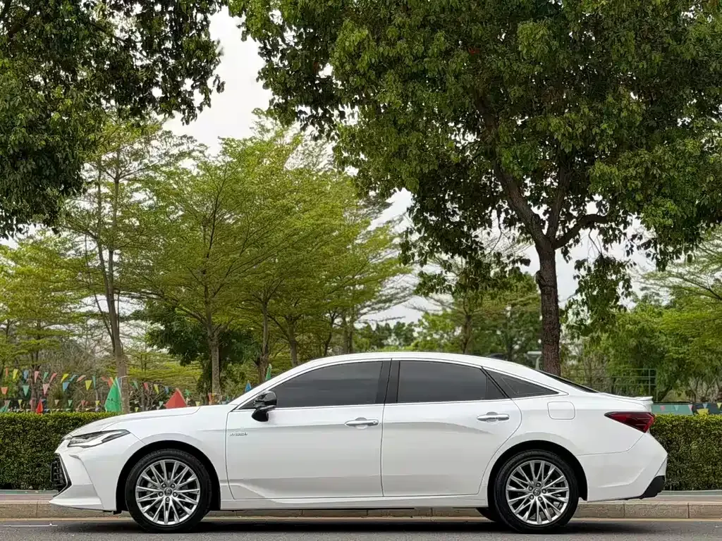 Toyota Avalon — фото 10