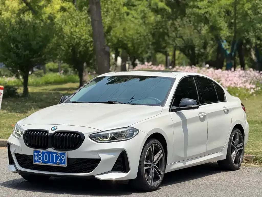 BMW 1 Series 2021 из CN, фото 1