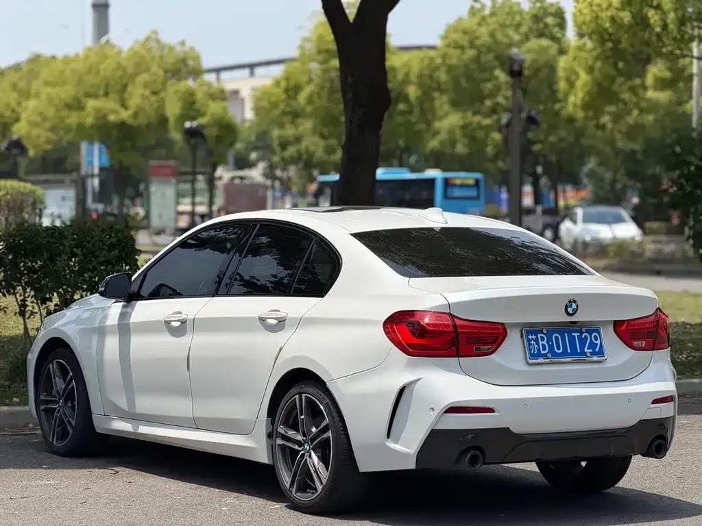 BMW 1 Series 2021 из CN, фото 2