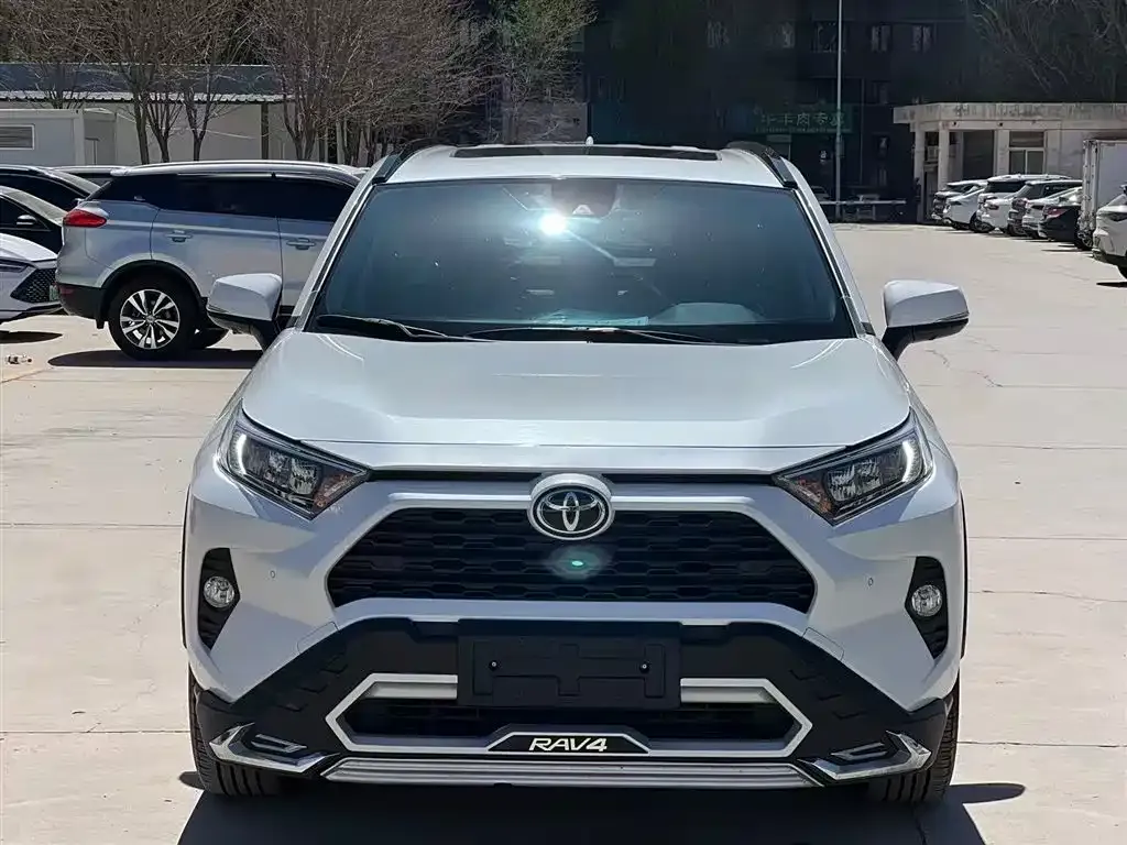 Toyota RAV4 — фото 4