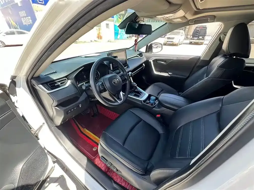 Toyota RAV4 — фото 2
