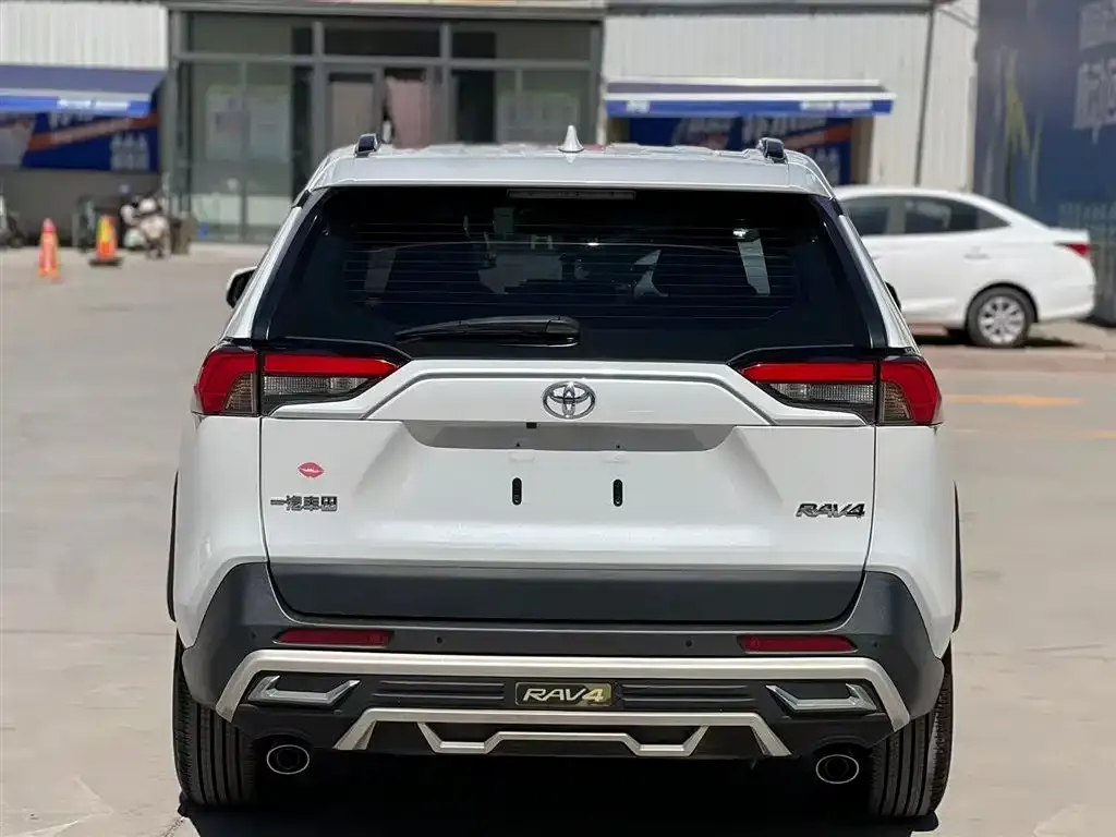 Toyota RAV4 — фото 3