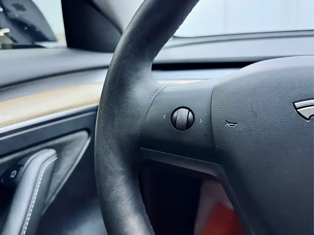 Tesla Model 3 — фото 8