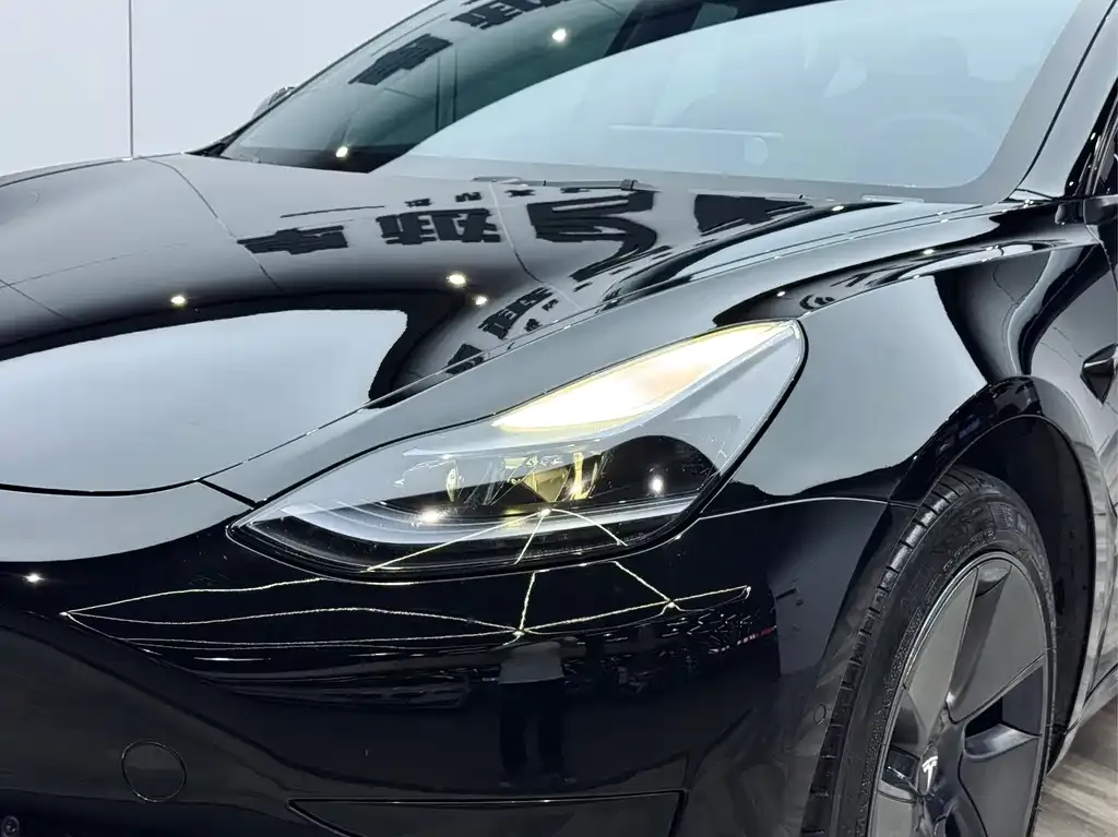 Tesla Model 3 — фото 9