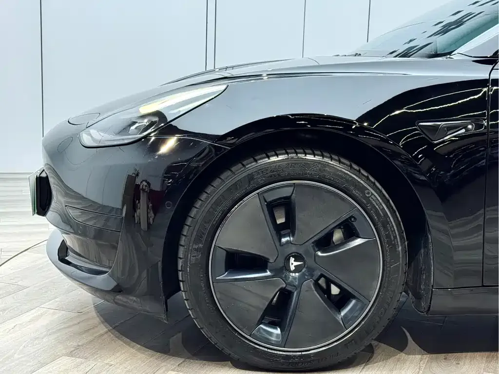 Tesla Model 3 — фото 10