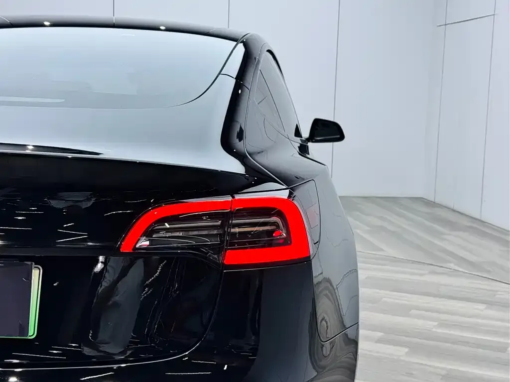 Tesla Model 3 — фото 4