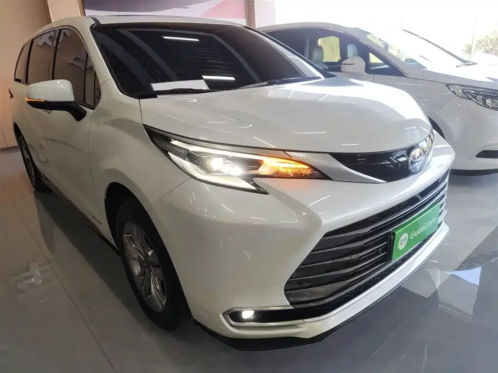 Toyota Sienna — фото 6