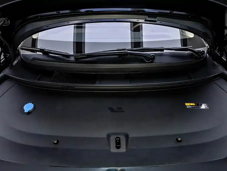 Li Auto i8 — фото 3
