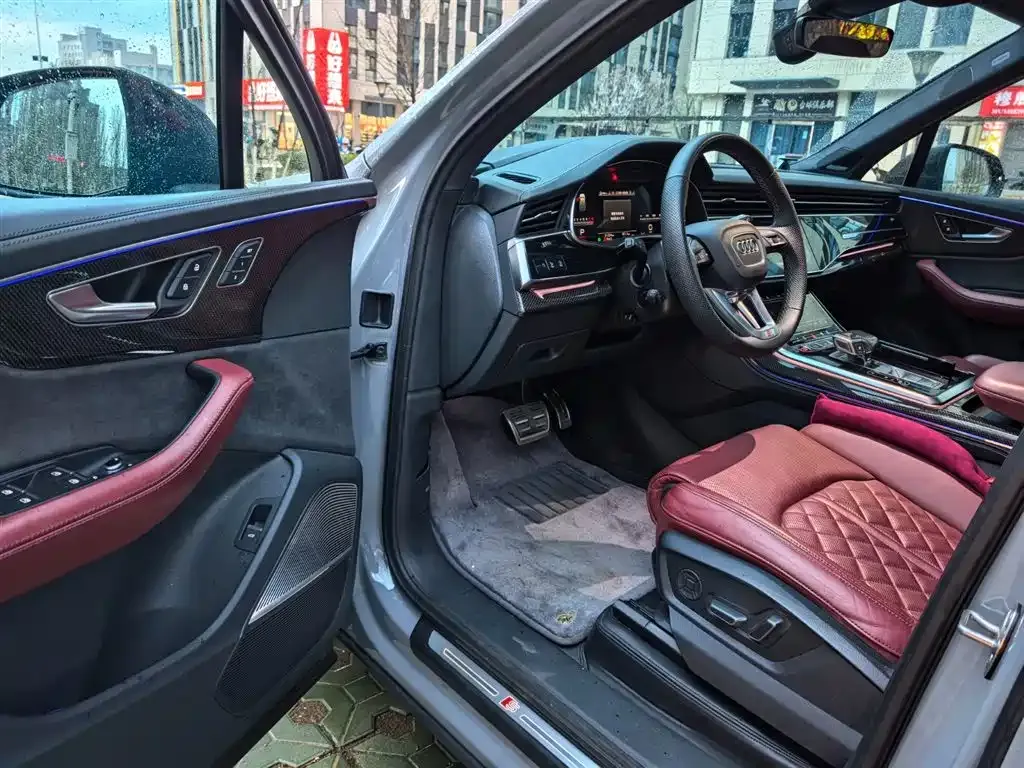 Audi SQ7 2024 из CN, фото 2
