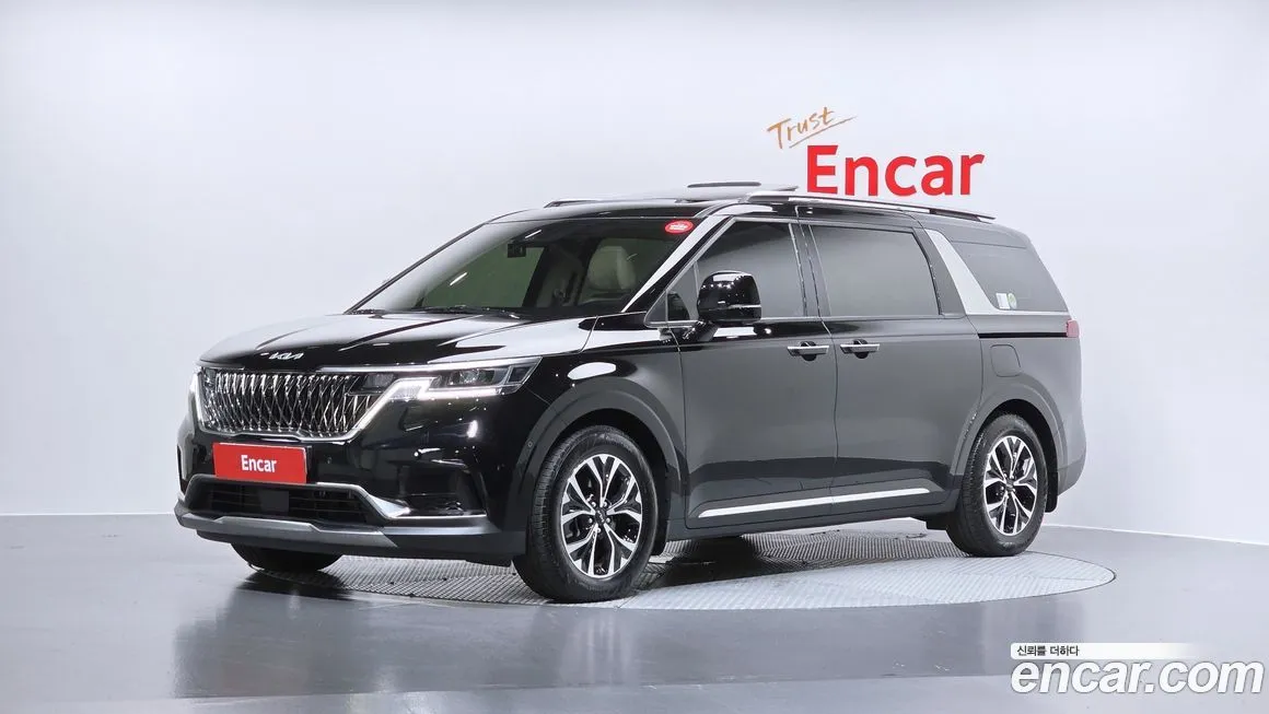Kia Carnival 11-Seater Signature 1