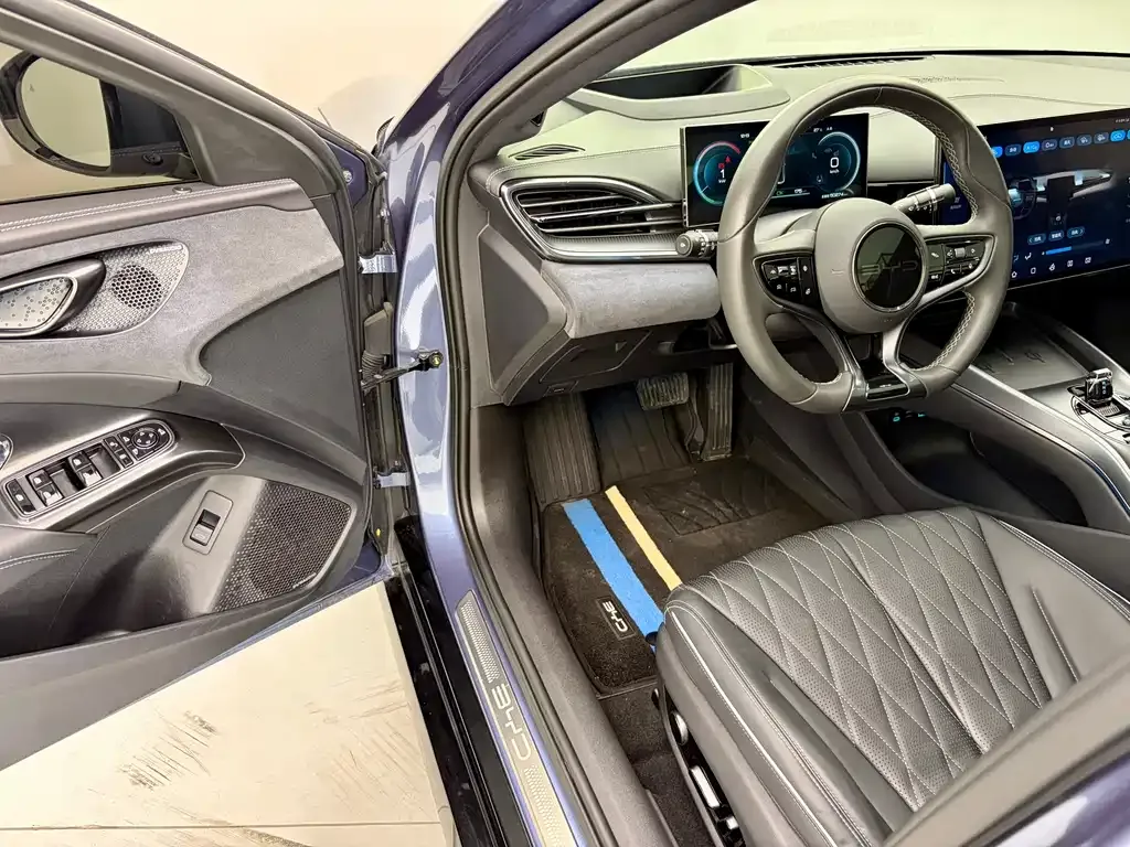 BYD Seal — фото 8