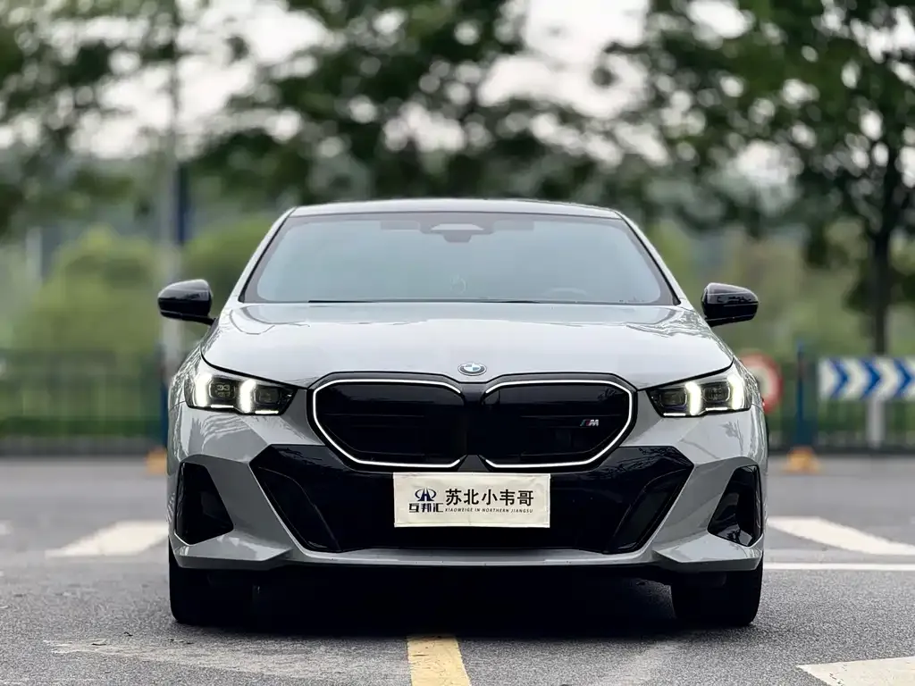 BMW 5 Series — фото 1