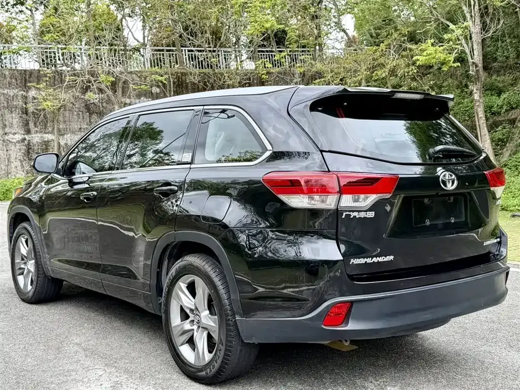 Toyota Highlander — фото 8