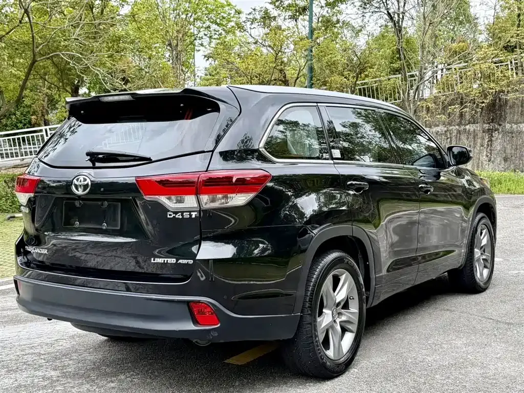 Toyota Highlander — фото 9