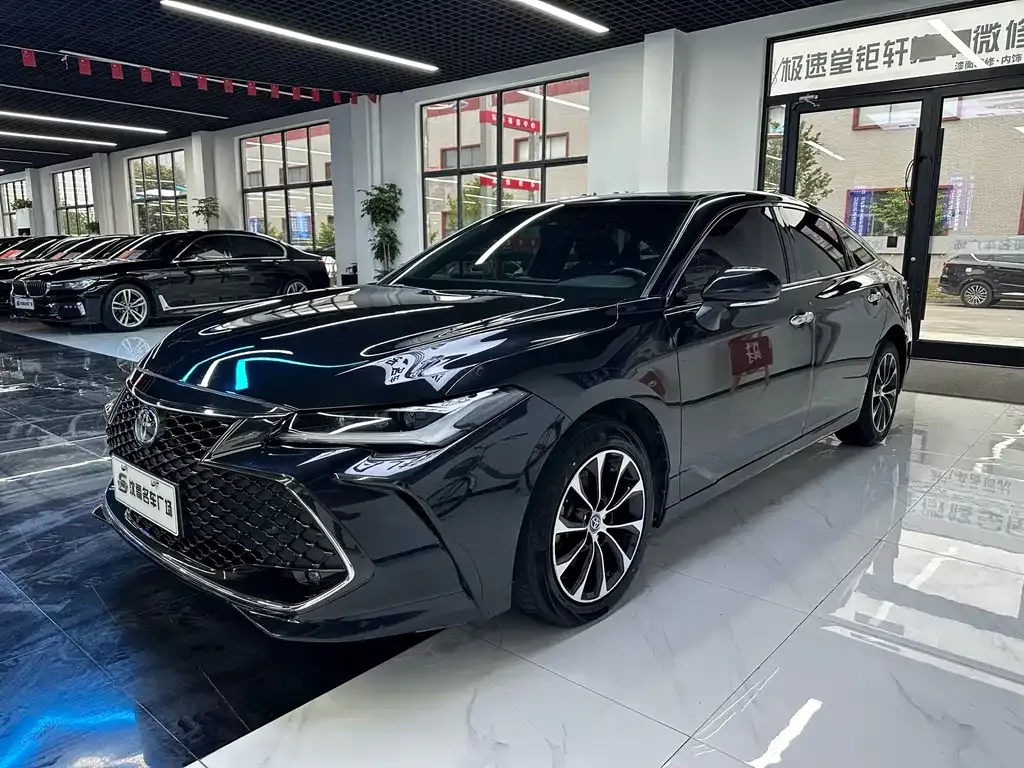 Toyota Avalon — фото 1