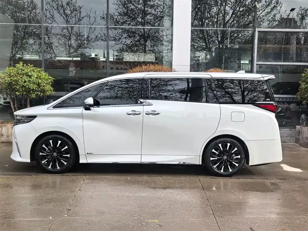 Toyota Alphard — фото 7